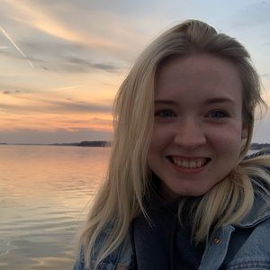 Meet your Posher, Becca